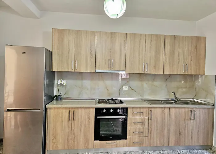 Seaside Bliss 2 Gasthuis Golem (Tirana)